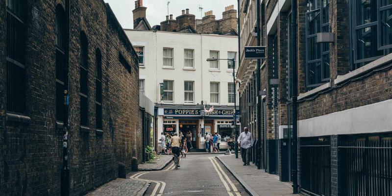 早教培训新视角：揭秘日式教育如何通过提问技巧，在米奇学校培养儿童批判性思维